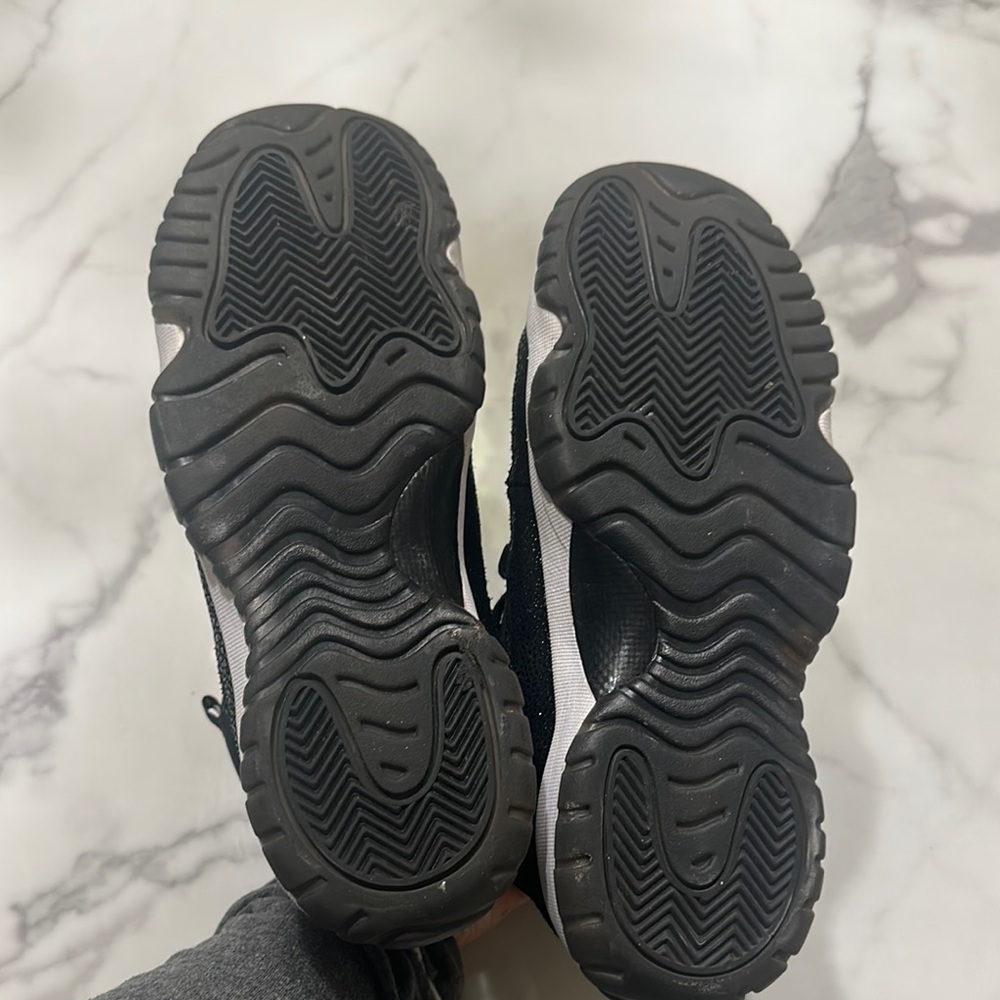 Jordan 11 RETRO HEIRESS BLACK STINGRAY (GS) Release date - 11/24/17 - Picture 6 of 15